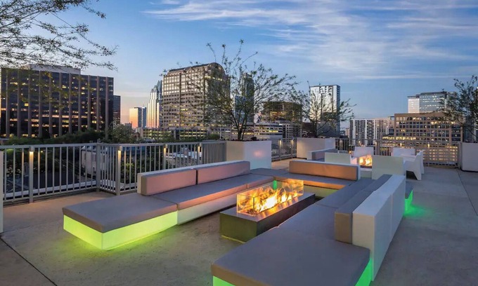 Civic District Apartment | Wyndham Resort 2BD/2BA Deluxe Suite in fantastic downtown Austin - RACE WEEKEND!