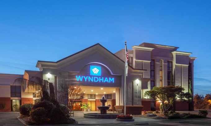 Visalia Hotel | Wyndham Visalia