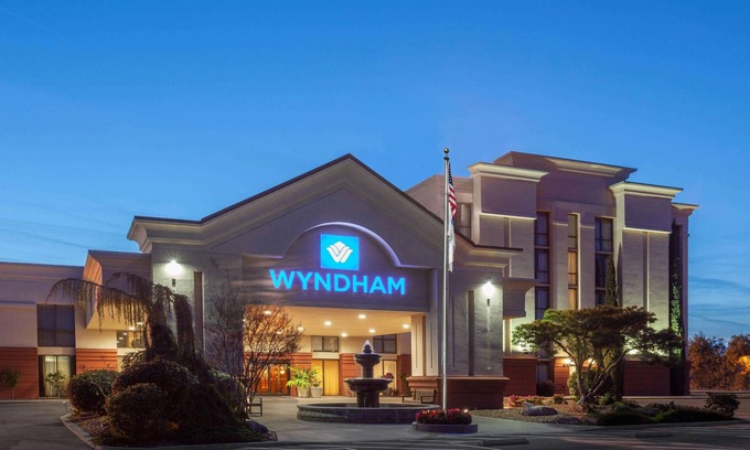 Visalia Hotel | Wyndham Visalia