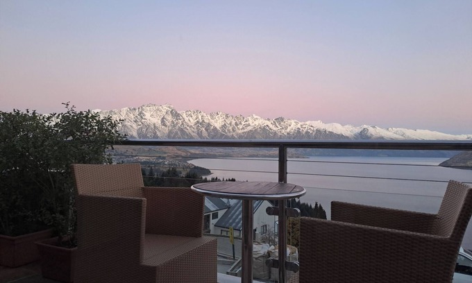 Fernhill Apartment | Wynyard Lake-view