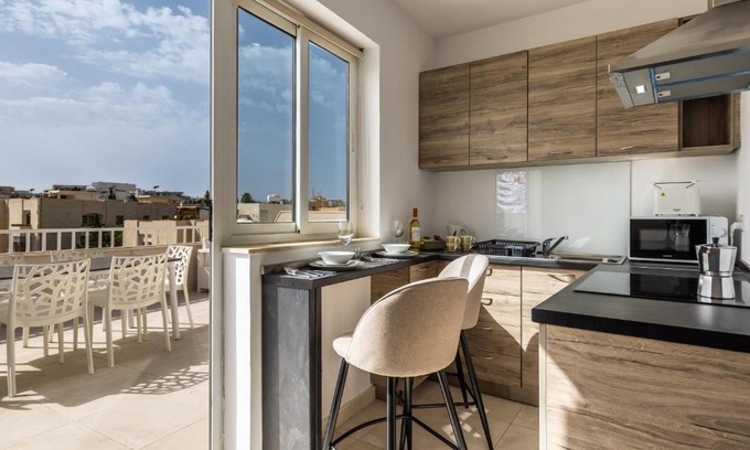 San Gwann Apartment | Xemx Sabiha Suite 5 min walk from St Julians