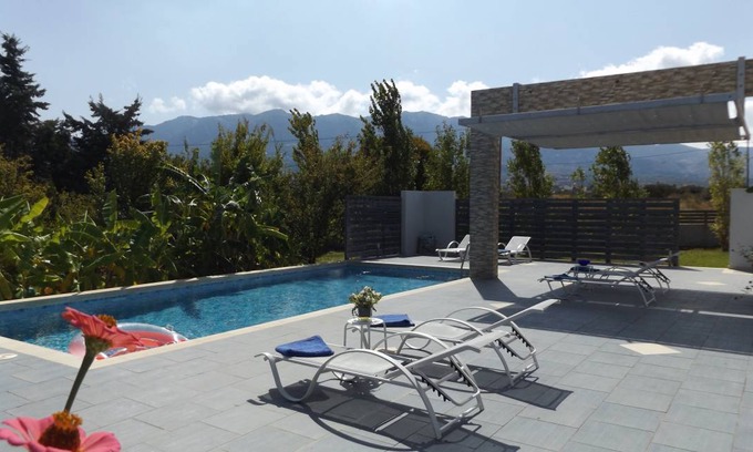 Zipari House | Xenos Villa 1 With Private Swimming Pool, Near The Sea