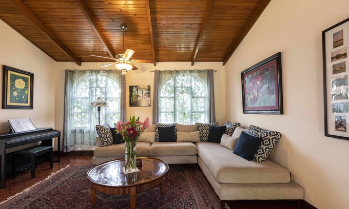 Pavas Bed & Breakfast | XIN Bed & Breakfast
