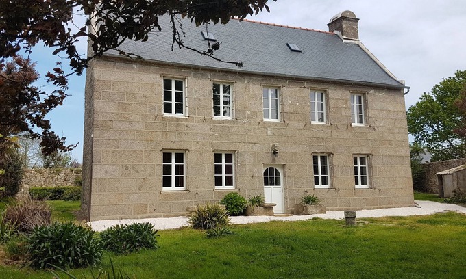 Lanildut House | XVIIth CENTURY MANOR WITH A UNIQUE CHARACTER