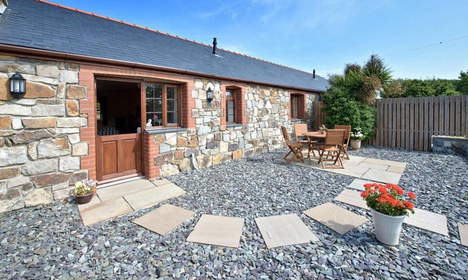 Llanengan House | Y Betws - Two Bedroom House, Sleeps 4