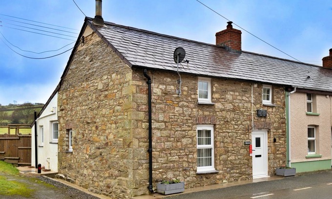 Talgarreg House | Y Bwthyn - 2 bed, pet friendly