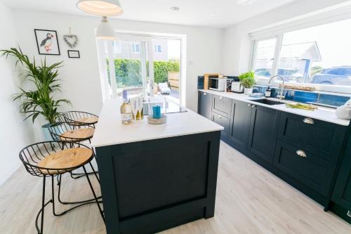 Rhosneigr House | Y Bwthyn