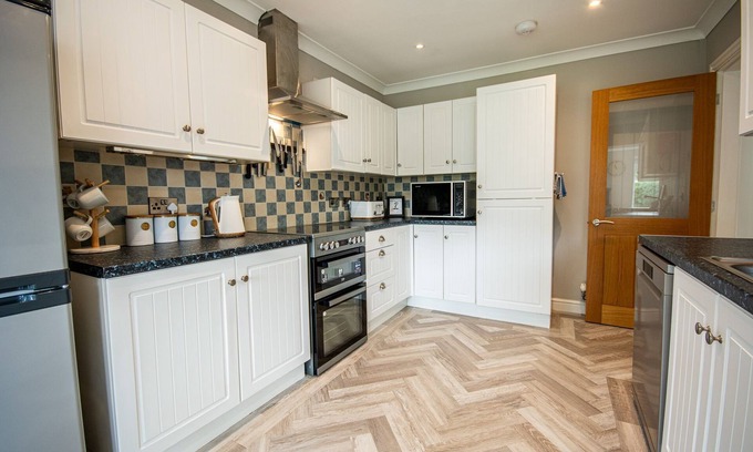Llanfaelog Cottage | Y Bwthyn - sleeps 4 guests in 2 bedrooms