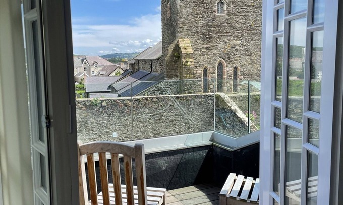Conwy House | Y Capel