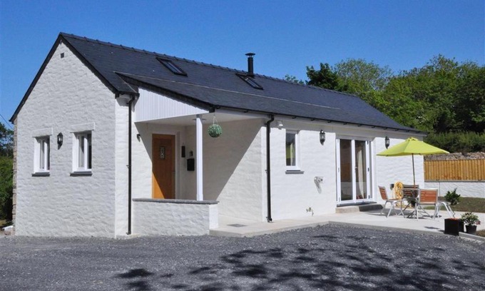 Cardigan House | Y Felin