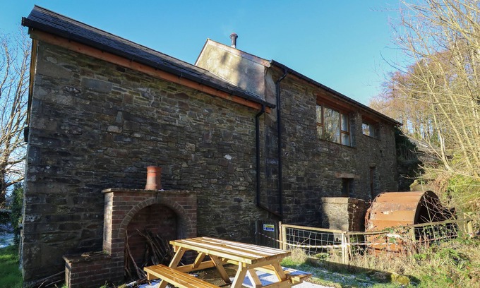 Llanybydder Cottage | Y Felin