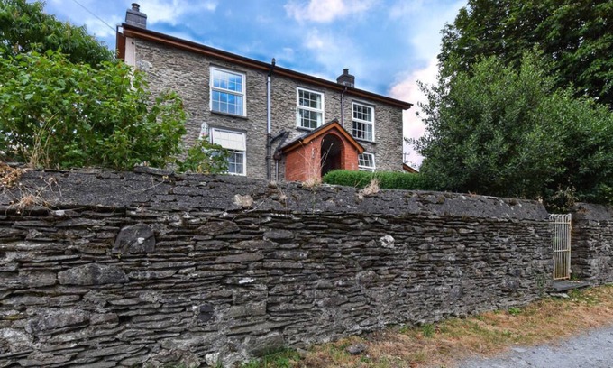 Machynlleth House | Y Llwyn in Machynlleth