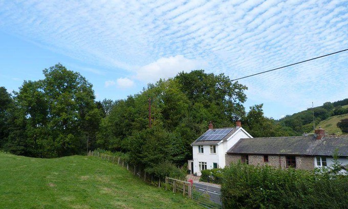 Newcastle-on-Clun Cottage | Y Rhosyn