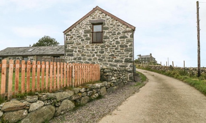 Criccieth House | Y Stabal