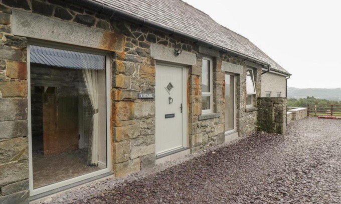 Llanrwst House | Y Stabl