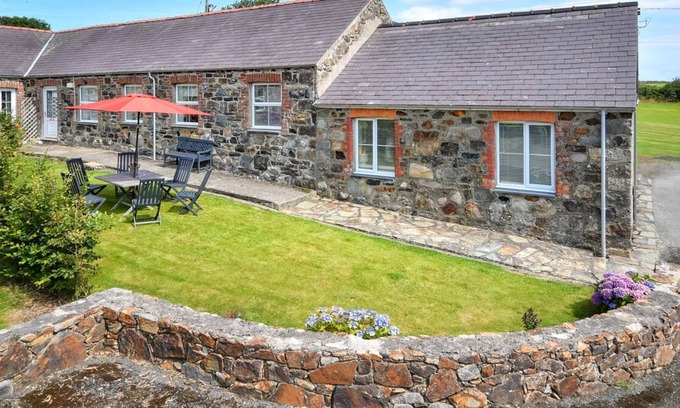 Llanengan House | Y Stabl in the beautiful Pwllheli
