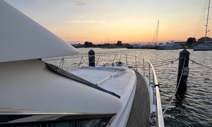 Sete Boat Rental | Yacht 2 to 8 berths facing Mont Saint-Clair