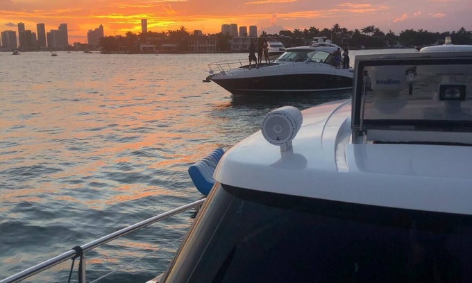 Hallandale Beach Boat Rental | Yacht Austin Parker 42 "Open