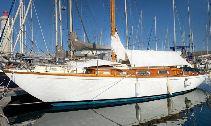 Sete Boat Rental | Yacht Classic Between sea and City