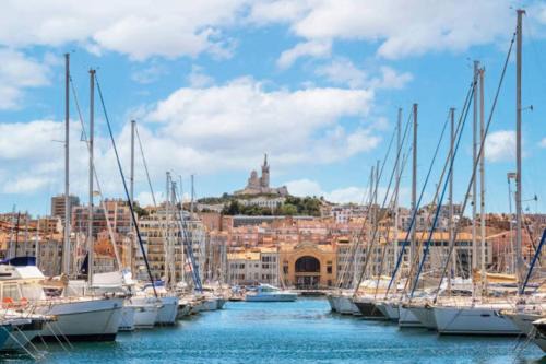 Hotel-de-Ville Boat Rental | Yacht idéalement situé au coeur du Vieux-Port