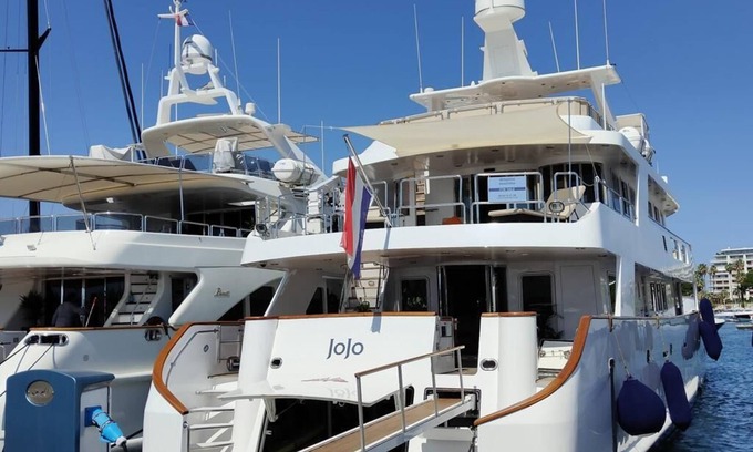 Cannes Old Town Boat Rental | Yacht JoJo