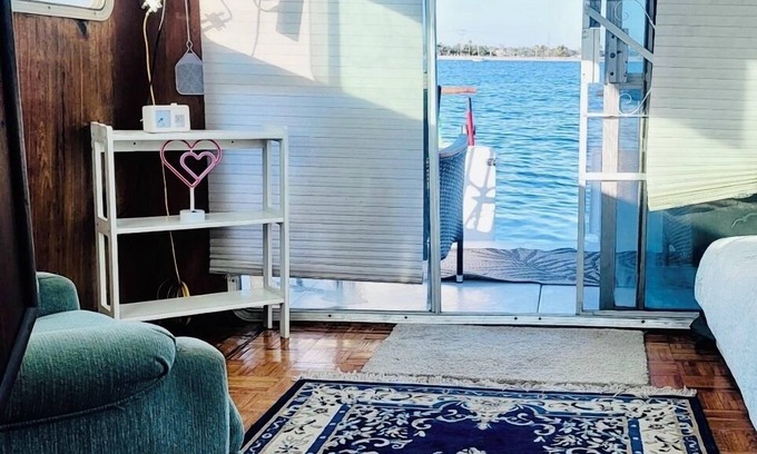Whitney Beach Boat Rental | Yacht Time
