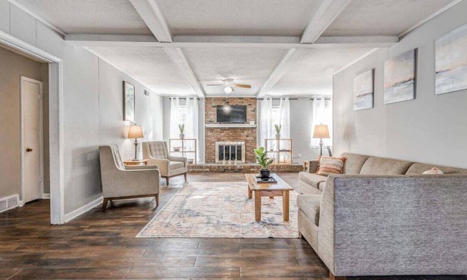 Ellendale House | Yale Gather Hideaway