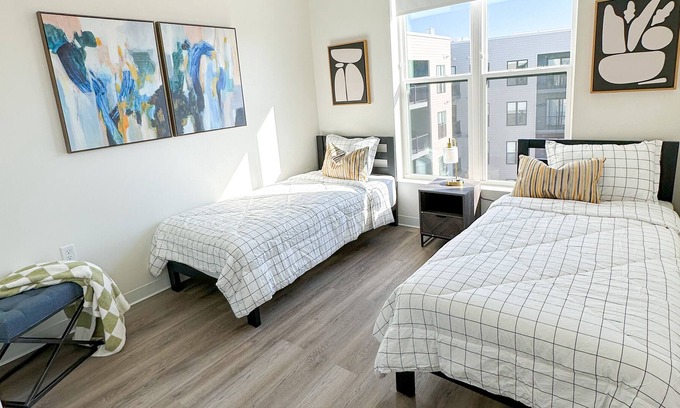 Downtown Apartment | Yale Luxury Apartment IG @Yalehousing