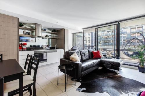 Abbotsford Apartment | Yarra Mirage - Urban Chic meets Cosy Retreat