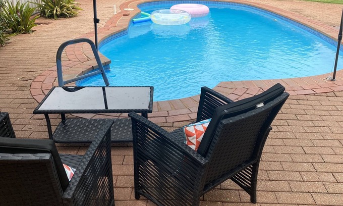 Central Murray House | Yarrawonga magic 300 metres from lake, private pool