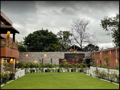 Gonda Resort | Yashmay Villa Club & Resort