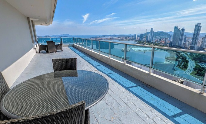 Marbella Apartment | YC 701-C l Apartamento 2BR en av balboa