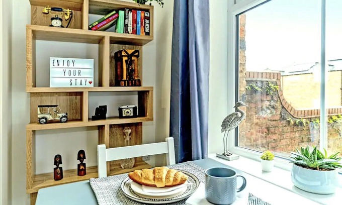 Acomb Apartment | Ye Olde Windmill Apartment Free Parking
