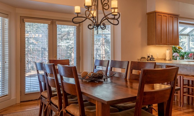 Twin Creeks House | Yeager Private Home - Room For the Whole Family with Elkhorn Hot Tub