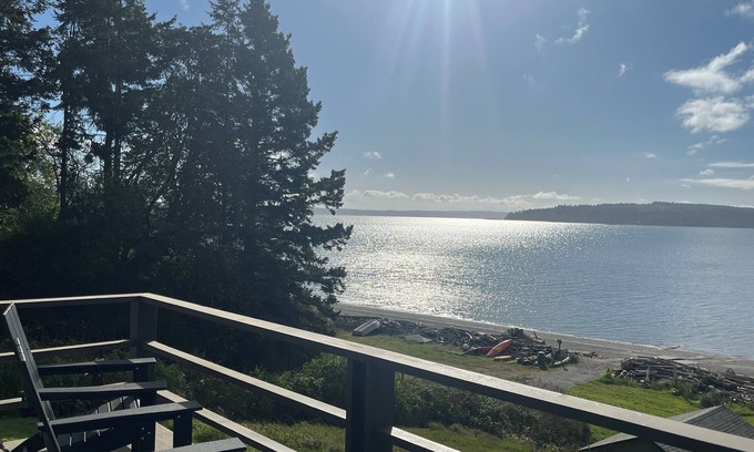 Greenbank House | Year Round Beachfront Escape. Mountain Views, Hot Tub, Dedicated Retreat Room