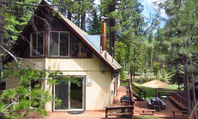 Tahoe Paradise Ski Chalet | Year-Round Lake Tahoe Getaway - Comfortable and Spacious!