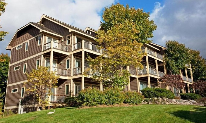 Bellaire House | Year-Round Pleasure at Vacation Resort Condos in Bellaire