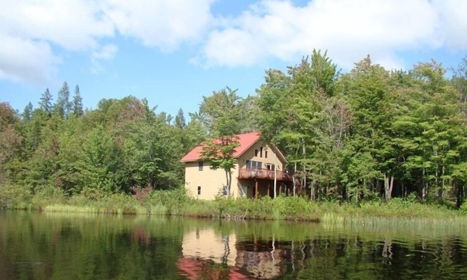 Knight Cabin | Year Round Vacation Lake Cabin Rental