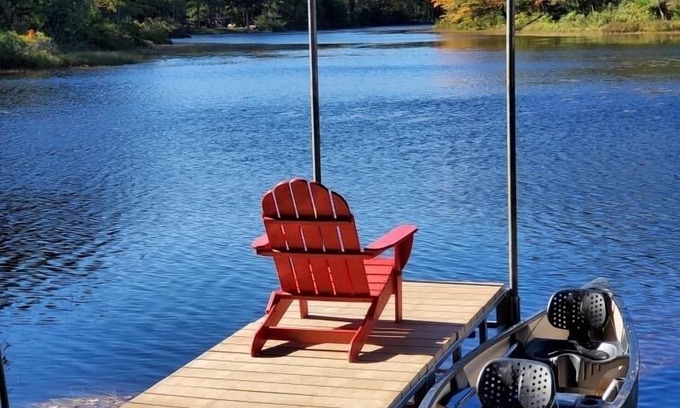 Conway House | Year Round Waterfront Chalet in Amazing Private Location!