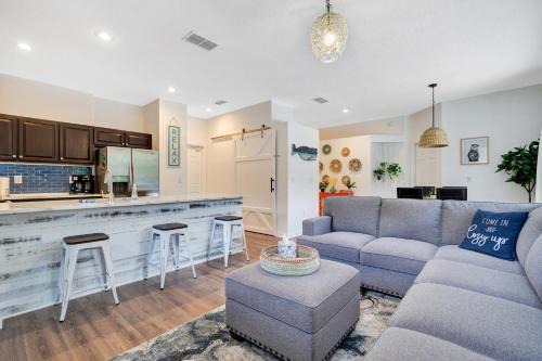 Sunset Lakes House | Yelleville on Sunset! 4 Miles to Disney