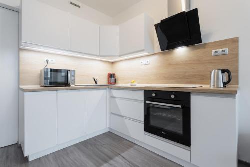 Prague 9 Apartment | Yellow apartment with PARKING