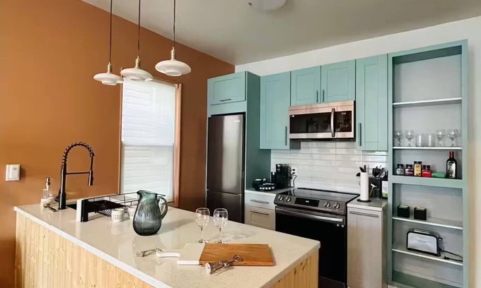 McGinley Square Apartment | Yellow Door House- 25mins from NYC !