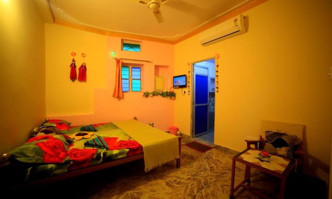 Lake Swaroop Sagar House | Yellow Heights