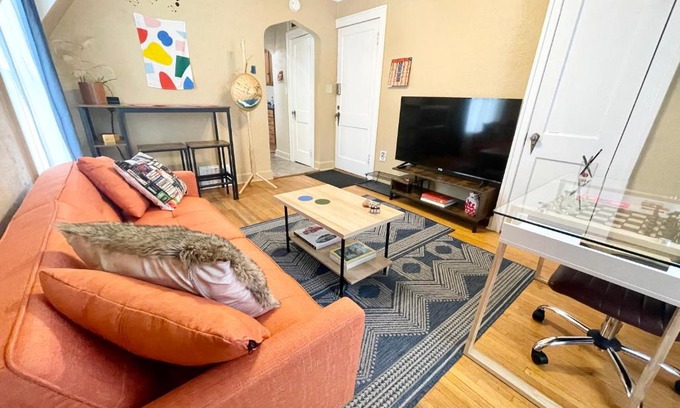 Minot Apartment | Yellow House Apartment w/Self Check-in + Workspace