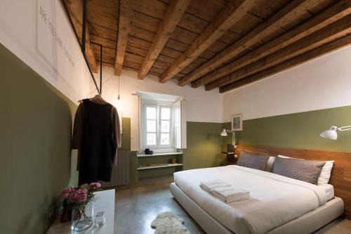 Porta Venezia Apartment | Yellow House by Costanza