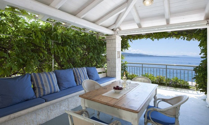 Katavolos Villa | Yellow house Upper Kaminaki Villas. Beachfront Villa On Kaminaki Beach, Corfu