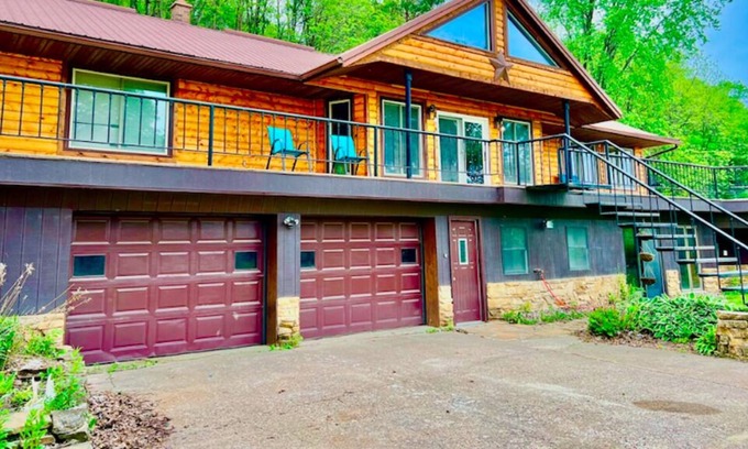 Waterville Cabin | Yellow River Lodge w/ Pool and Hot Tub Jacuzzi