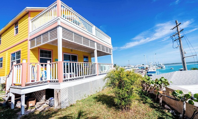 Spanish Wells House | Yellow Tail cottage with FREE Golf Cart