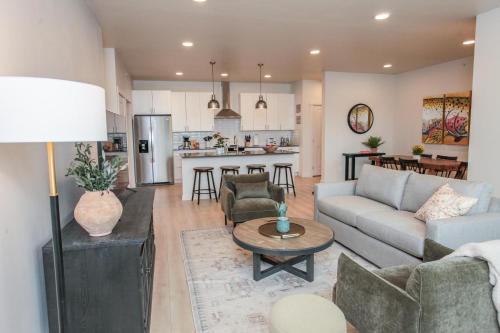 Livingston House | Yellowstone Flats