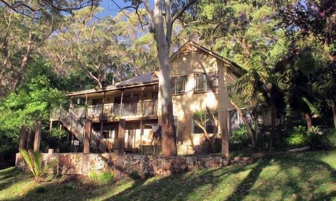 Stanwell Tops Apartment | YellowtailStay - The Courtyard Room